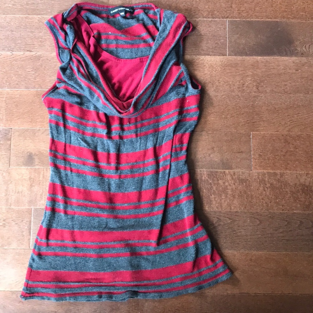 🌸 Scooped neck shirt 2/20$